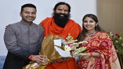 Yoga Guru Baba Ramdev reached Prayagraj, blessed minister Nandi's son and daughter-in-law.