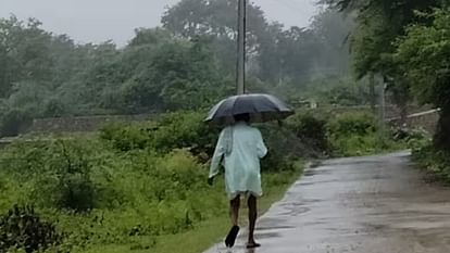MP Weather: आज से भारी बारिश की चेतावनी, अब तक इछावर में औसत से आधी हो चुकी बारिश; दूसरे नंबर पर सीहोर Heavy rain warning in Ichchhawar and Sehore from today