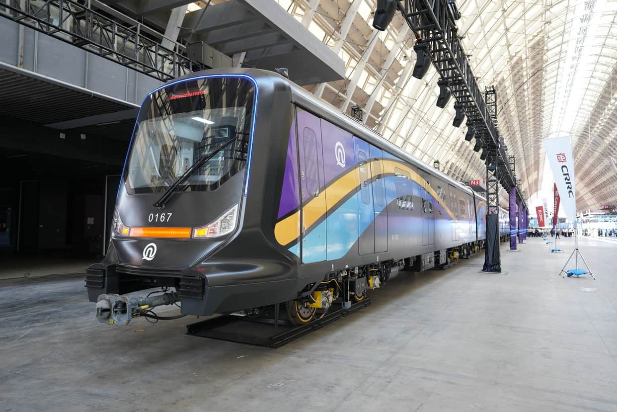 China makes first high-speed carbon fiber passenger train in history Know Details