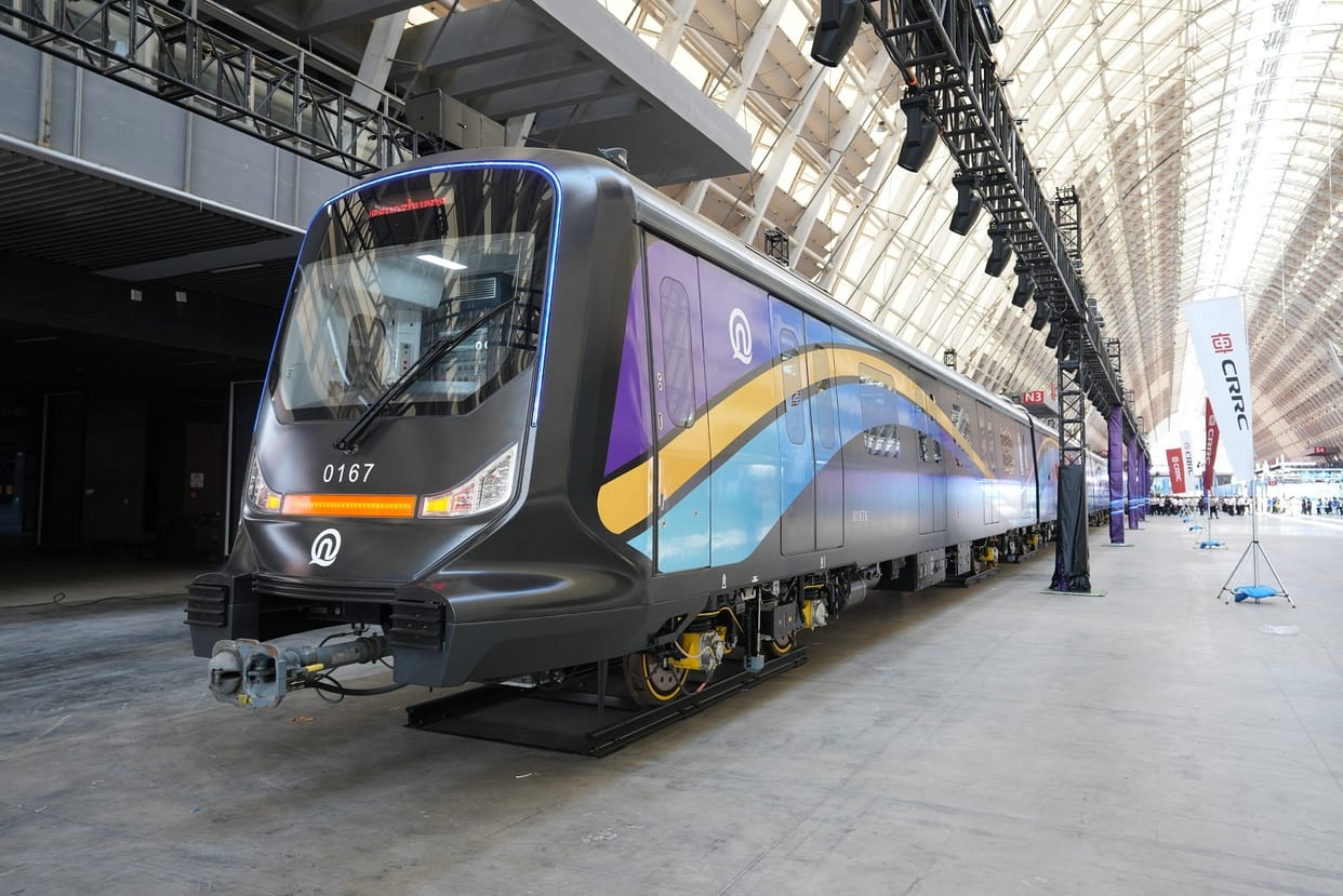 China makes first high-speed carbon fiber passenger train in history Know Details