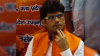 Saints and Hindu organizations supported order write names of shopkeepers on Kavadia Marg