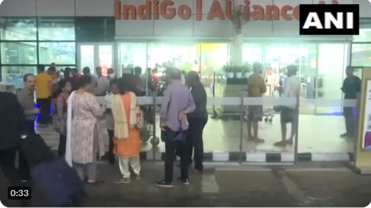 Microsoft: Microsoft's technical problem persists, passengers upset due to long queues outside airports