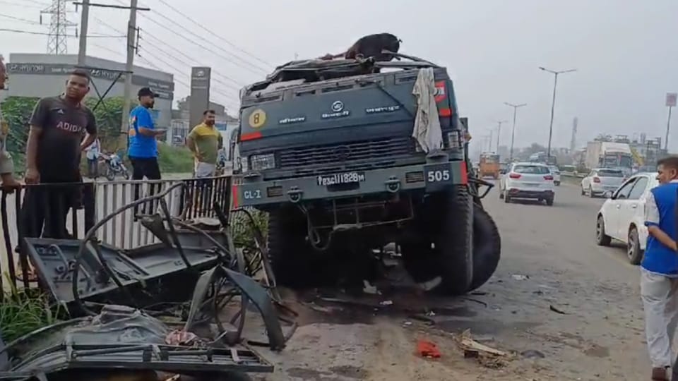 Collision between army truck and trailer in Jalandhar