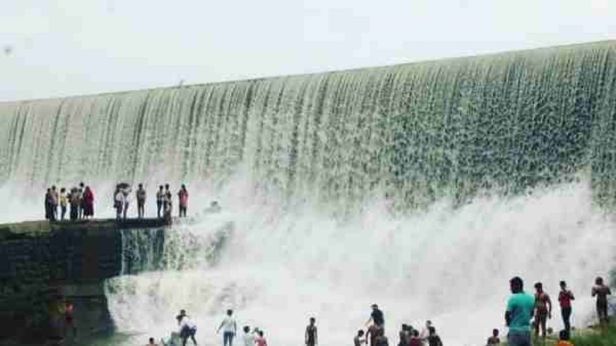 Advocate wife, who had gone to visit Kyeti Falls, died after falling into a 300 feet deep gorge.