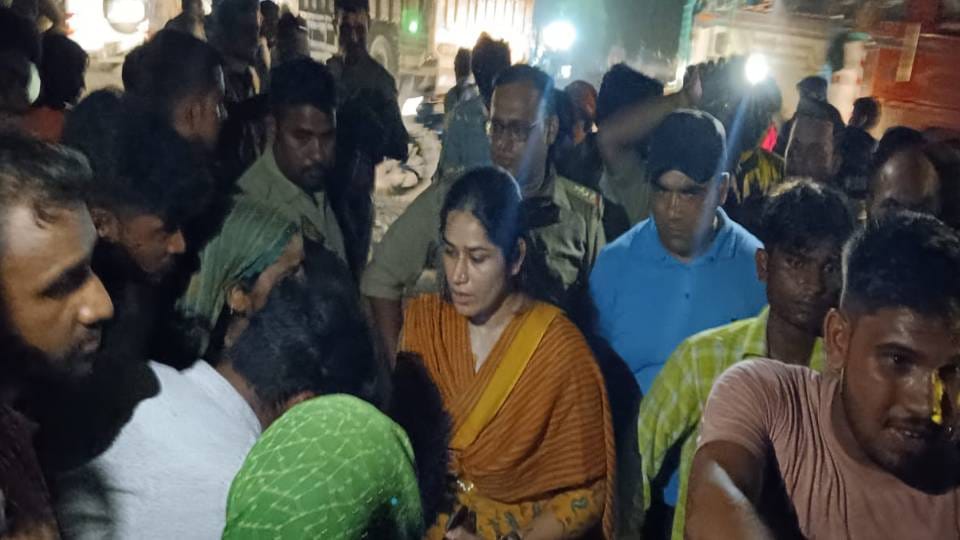 body of young man found on railway track in Agra family members blocked highway saying that it was murder