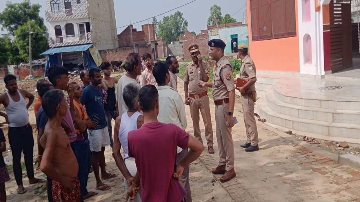 Hardoi: Before sawan locks of two temples were broken and theft took place for 10 hours