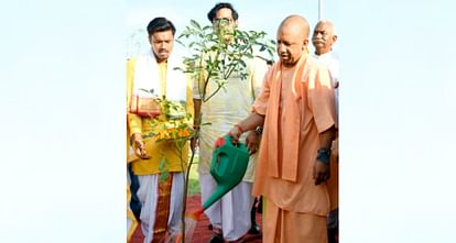पेड़ लगाओ, पेड़ बचाओ जनअभियान-2024 : योगी सरकार ने रचा इतिहास, एक दिन में रोपे गए 36.51 करोड़ से अधिक पौधे UP: 36.50 crore plants will be planted in Uttar Pradesh.