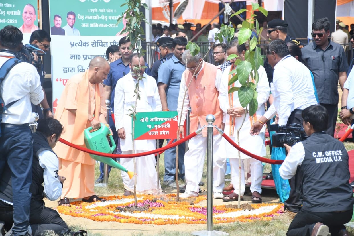 UP: Today a record of planting 36.50 crore saplings will be made in the state