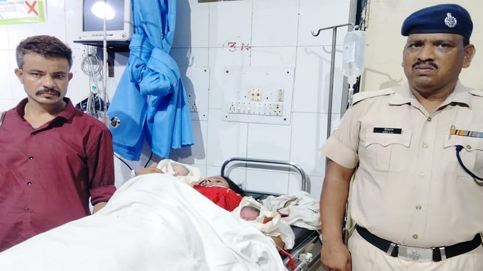 Woman gives birth to twin girls at Hathras City Station