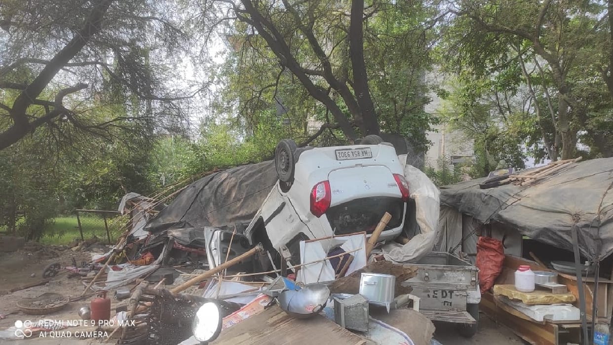 Road accident in Rohtak, Alto car lost control and entered hut, three people injured