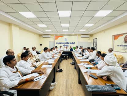 पीसीसी में कांग्रेस की राजनैतिक मामले की बैठक