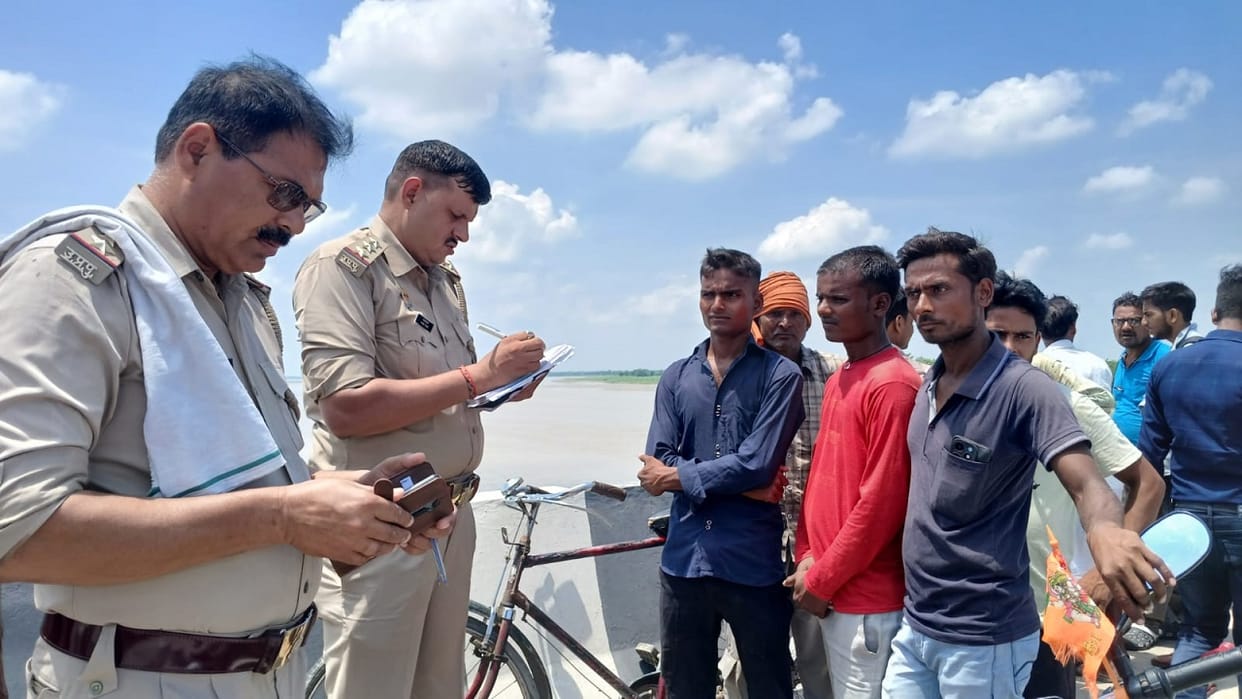 old man jumped from the bridge into the Sharda river in lakhimpur kheri