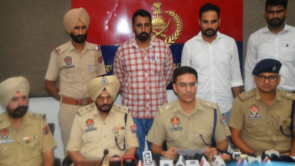 Bathinda Police arrest three man with heroin and drug money