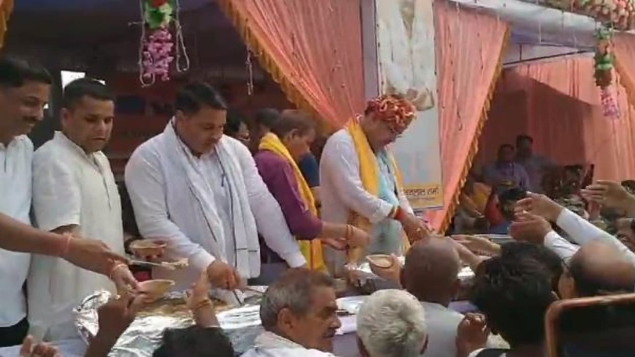 Bharatpur: CM reached Puchhari in Deeg district, distributed prasad to devotees at Mudiya Purnima fair