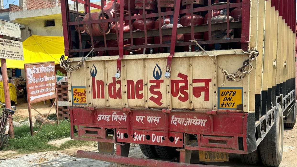 truck loaded with gas cylinders ran over a cyclist in sonbhadra dead family members devastated