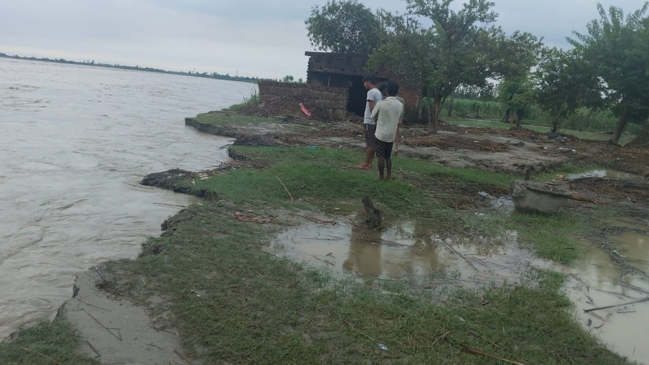UP Flood News Havoc in Many Districts Of Up Acres of Crops Destroyed, Large Population Faces Starvation