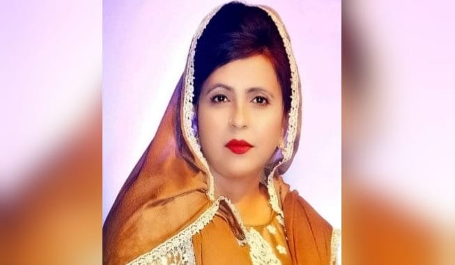 Anger over Nazm, Poetess Shabina Adeeb prevented from attending Mushaira  in Meerut