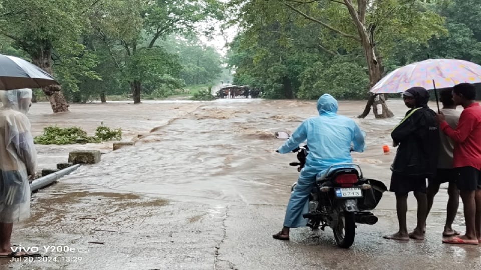 Heavy rain pouring from the sky rivers in spate traffic closed in many places in Bijapur