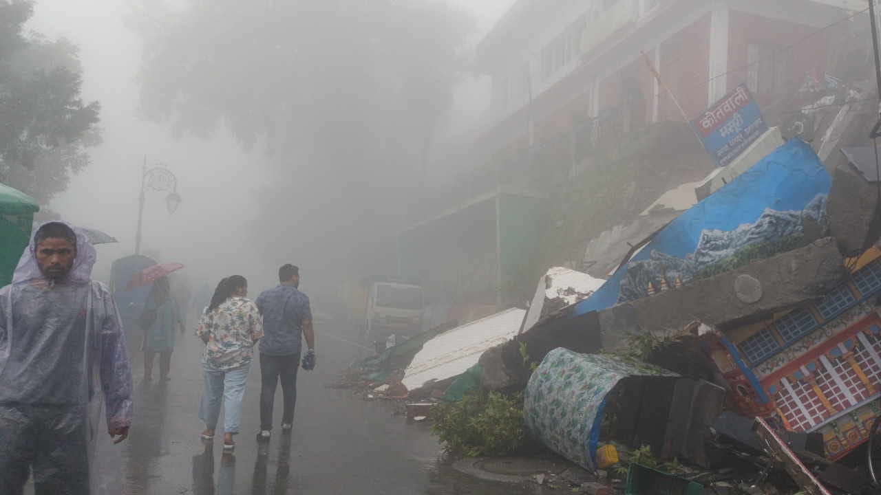 Uttarakhand weather Due to torrential rains temple wall collapsed in Mussoorie many roads closed in Garhwal