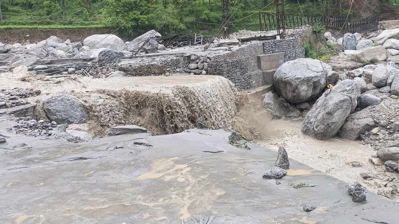 Heavy rain in Uttarakhand many Kanwar pilgrims stranded in Madhyamaheshwar heavy damage in Yamunotri Dham