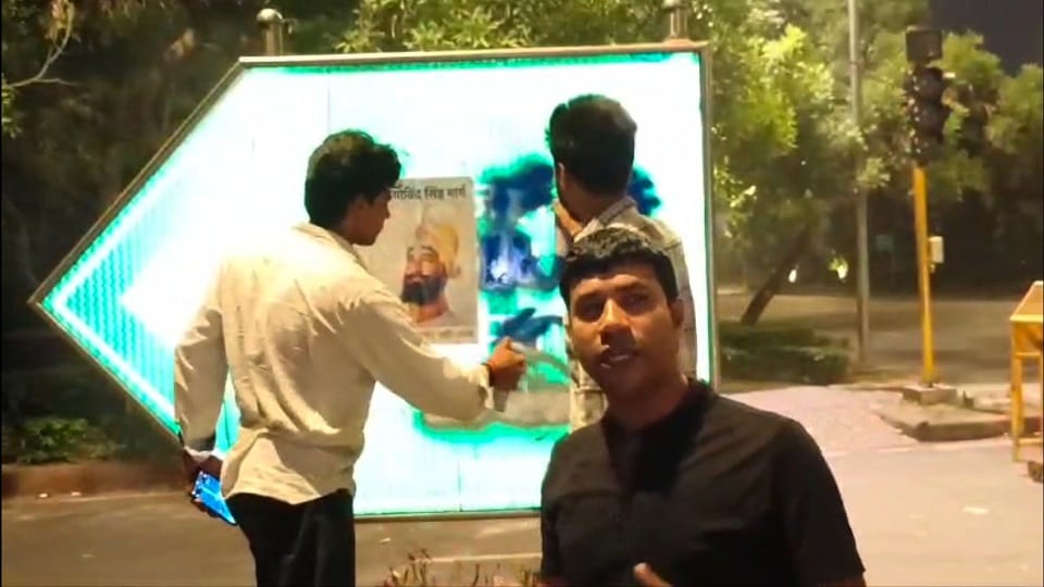 Black ink on the sign board of Akbar and Shahjahan Road in Lutyen's Delhi.