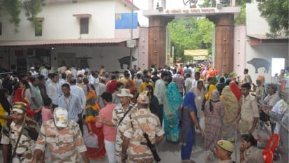 Guru Purnima about 19 lakh disciples bowed worship Guru in varanasi long queues in monasteries temples