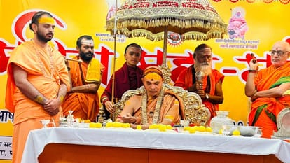 Guru Purnima about 19 lakh disciples bowed worship Guru in varanasi long queues in monasteries temples