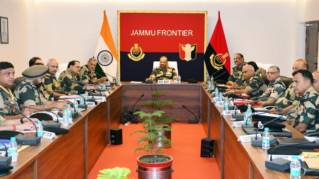 DG BSF held meeting inspected the security arrangements on the Jammu border