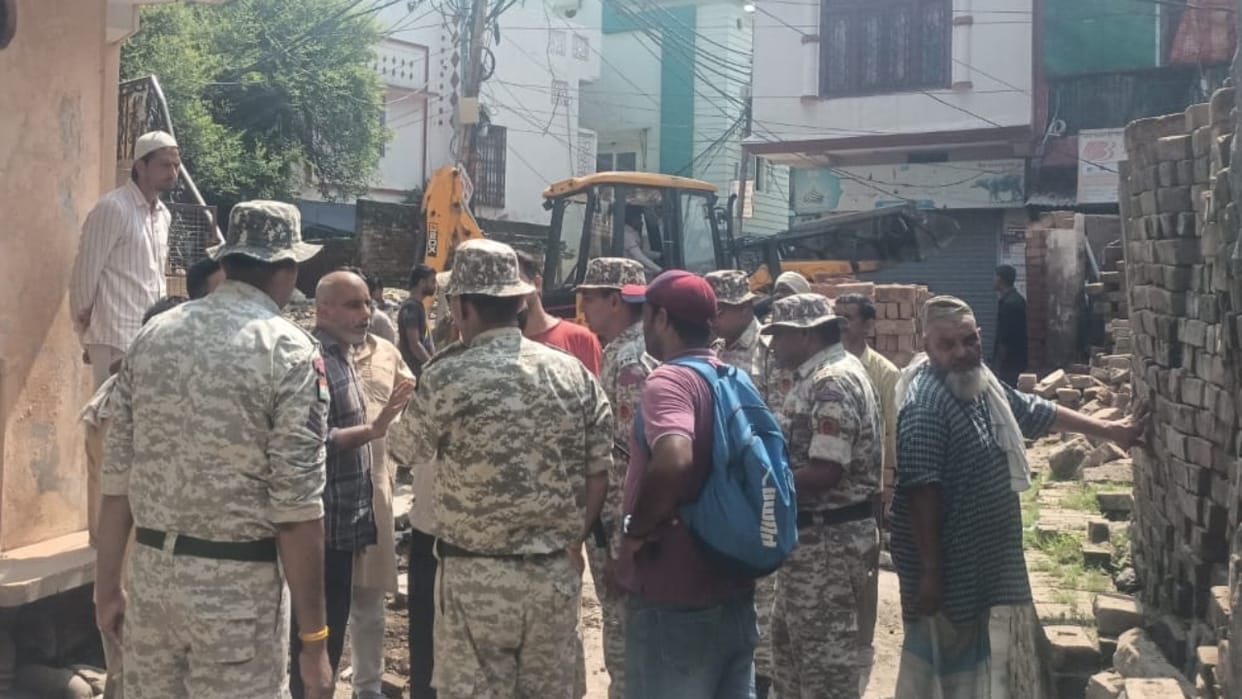fear of bulldozer in Azamnagar people will remove the encroachment in three days