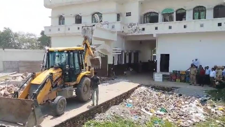Baba's bulldozer roared in Akhilesh's stronghold karhal chairman's property was demolished