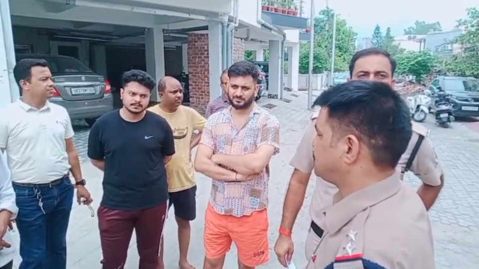 Rishikesh News youths Firing After party in a house in Awas Vikas Colony and Gone