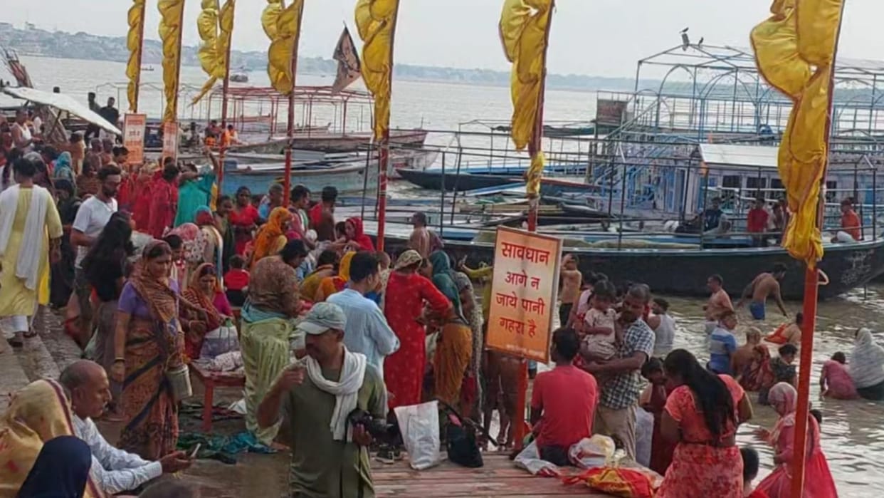 Celebration of Guru Purnima in Kashi worship of Baba Vishwanath after bathing in Ganga