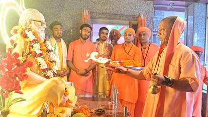 occasion of Guru Purnima, CM Yogi took blessings by performing Rudrabhishek at Gorakhpur Gorakhnath temple