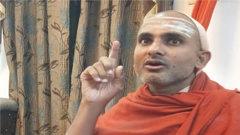 Govindanand Saraswati Ji Maharaj targeted Shankaracharya Swami Avimukteshwaranand of Jyotirmath