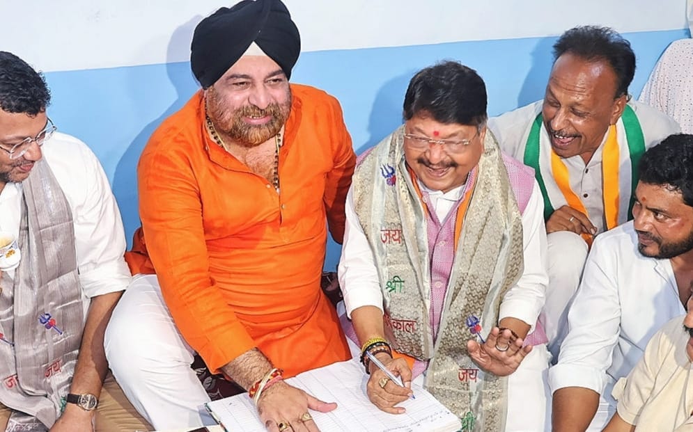 Indore: City and District Congress President suspended for welcoming Vijayvargiya at Gandhi Bhavan.