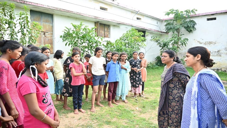 Collector Leena Kamlesh Mandavi inspected hostels in Gaurela Pendra Marwahi
