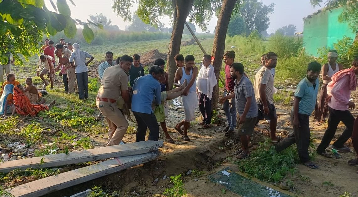 Farrukhabad Accident, Pickup overturned while returning after immersion of ashes, three women died, 19 injured