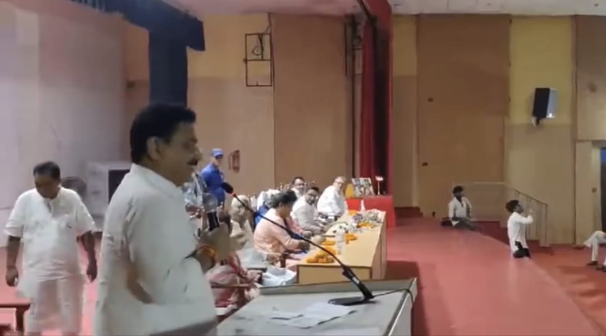 Ex minister Narad rai accused the officers in uttar Pradesh said They used issue gun licenses taking money