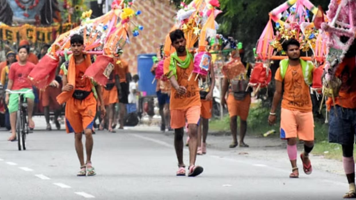 Kanwariyas of Bareilly carrying Dak Kanwar in Najibabad created ruckus