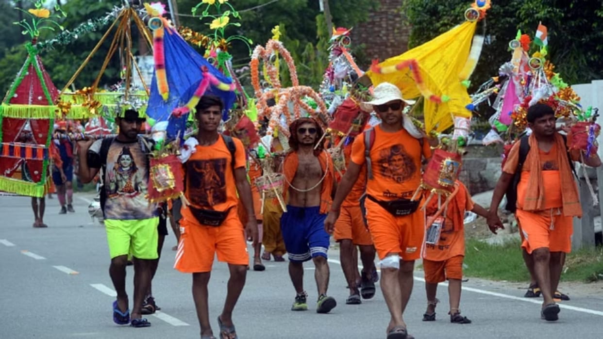 Kanwar Yatra 2024  Meat was being cooked in a hut in Roorkee Kanwariyas created ruckus