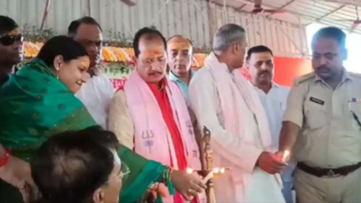 Lakhisarai: Vijay Sinha performed Rudrabhishek with family at Ashok Dham temple, inaugurated Shravani Mela