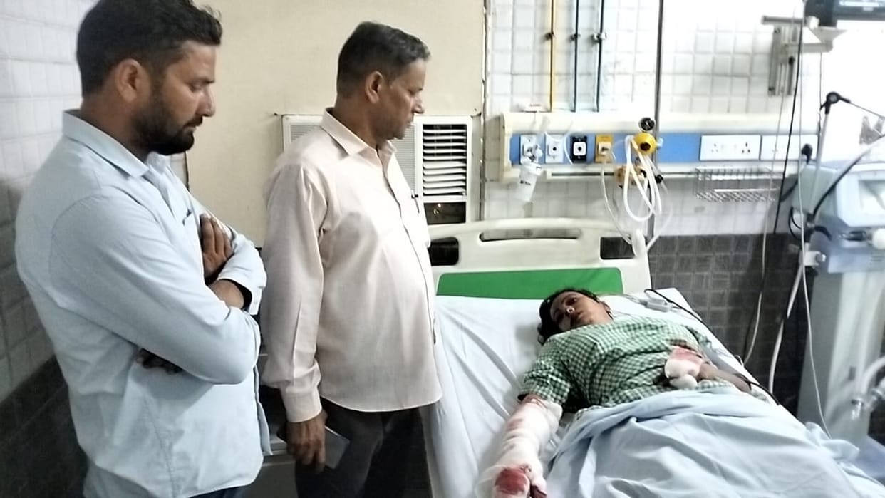 Bike riding miscreants attacked mother and son with sticks in Meerut