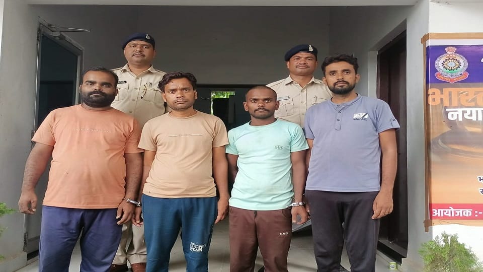 पुलिस की गिरफ्त में आरोपी