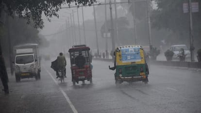 UP Weather Update: यूपी के लखनऊ-कानपुर समेत इन जिलों में आज होगी भारी बारिश... जानें मौसम विभाग का ताजा अपडेट Up Weather Update Imd Issued Heavy Rain Alert in Lucknow Kanpur Latest News in Hindi