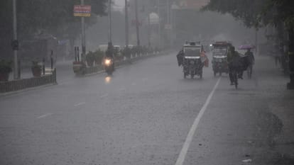 UP Weather Update: यूपी के लखनऊ-कानपुर समेत इन जिलों में आज होगी भारी बारिश... जानें मौसम विभाग का ताजा अपडेट Up Weather Update Imd Issued Heavy Rain Alert in Lucknow Kanpur Latest News in Hindi