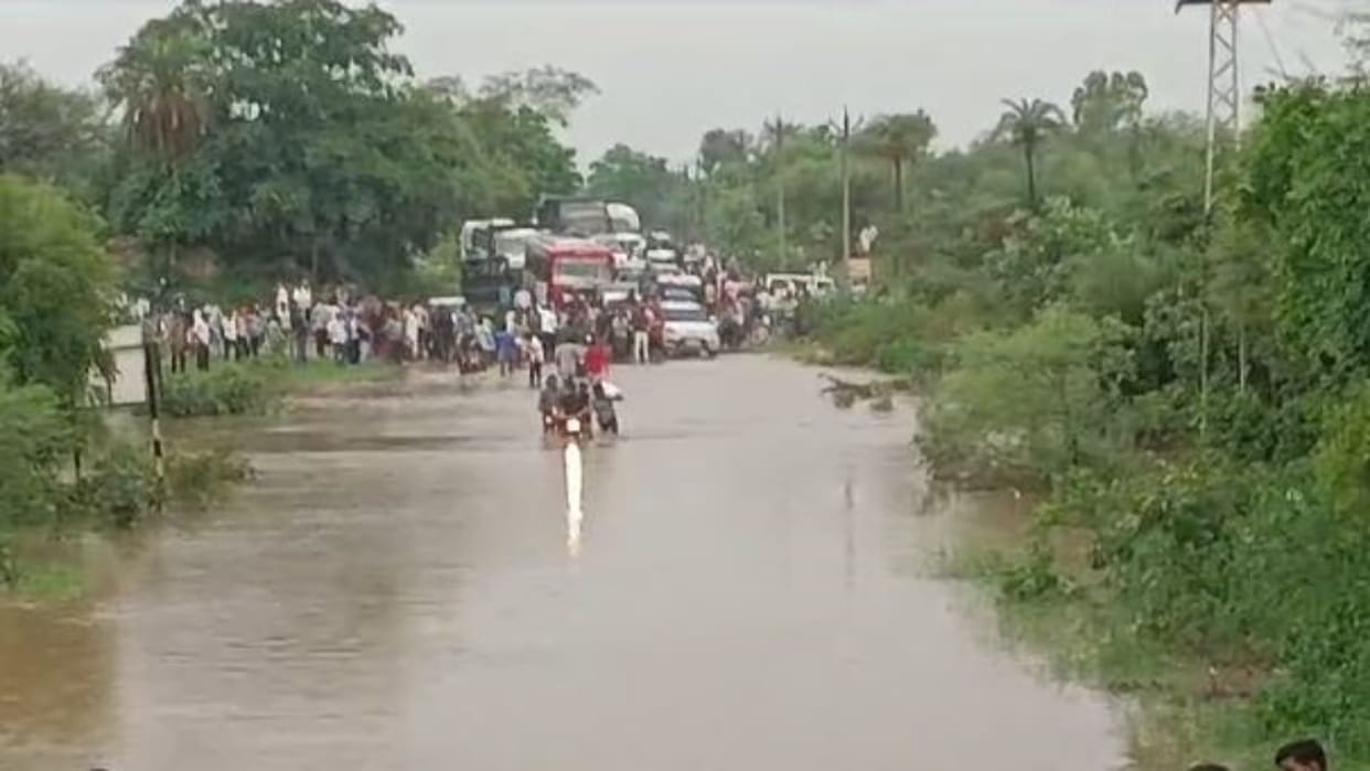 Chittorgarh: Nimbahera-Udaipur road remained closed, care not being taken even after toll collection