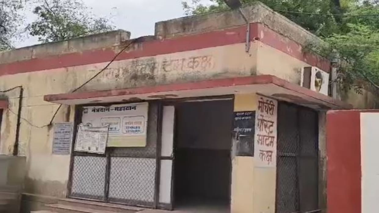 Alwar : Young man hit by train while talking on mobile, body handed over to family members after post mortem