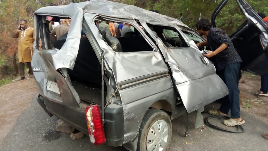 Road accident in Nowshera Rajouri three killed six passengers injured