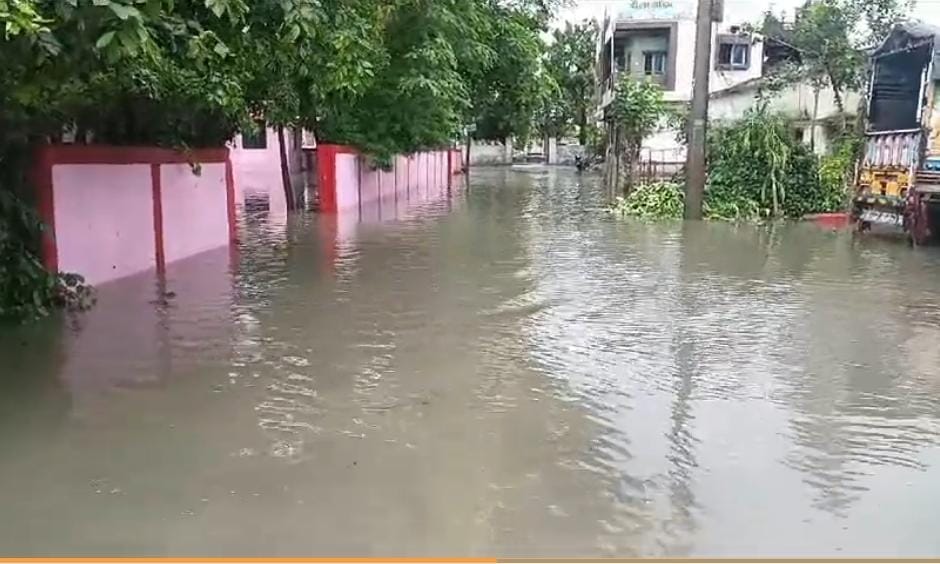 सीहोर जिले में जोरदार बारिश के बाद हालात बिगड़ गए।