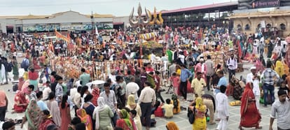 Guru Purnima: One day Gurupurnima festival in Kubreshwardham, more than three lakh devotees took Guru Diksha